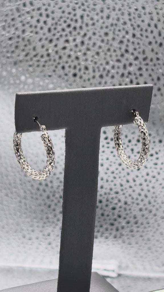 14 Karat White Gold Ladies Diamond-Cut Hoop Earrings