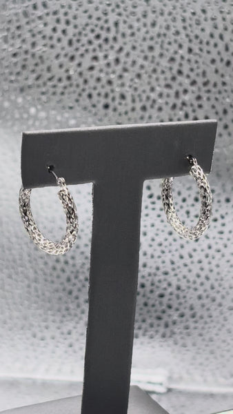 14 Karat White Gold Ladies Diamond-Cut Hoop Earrings