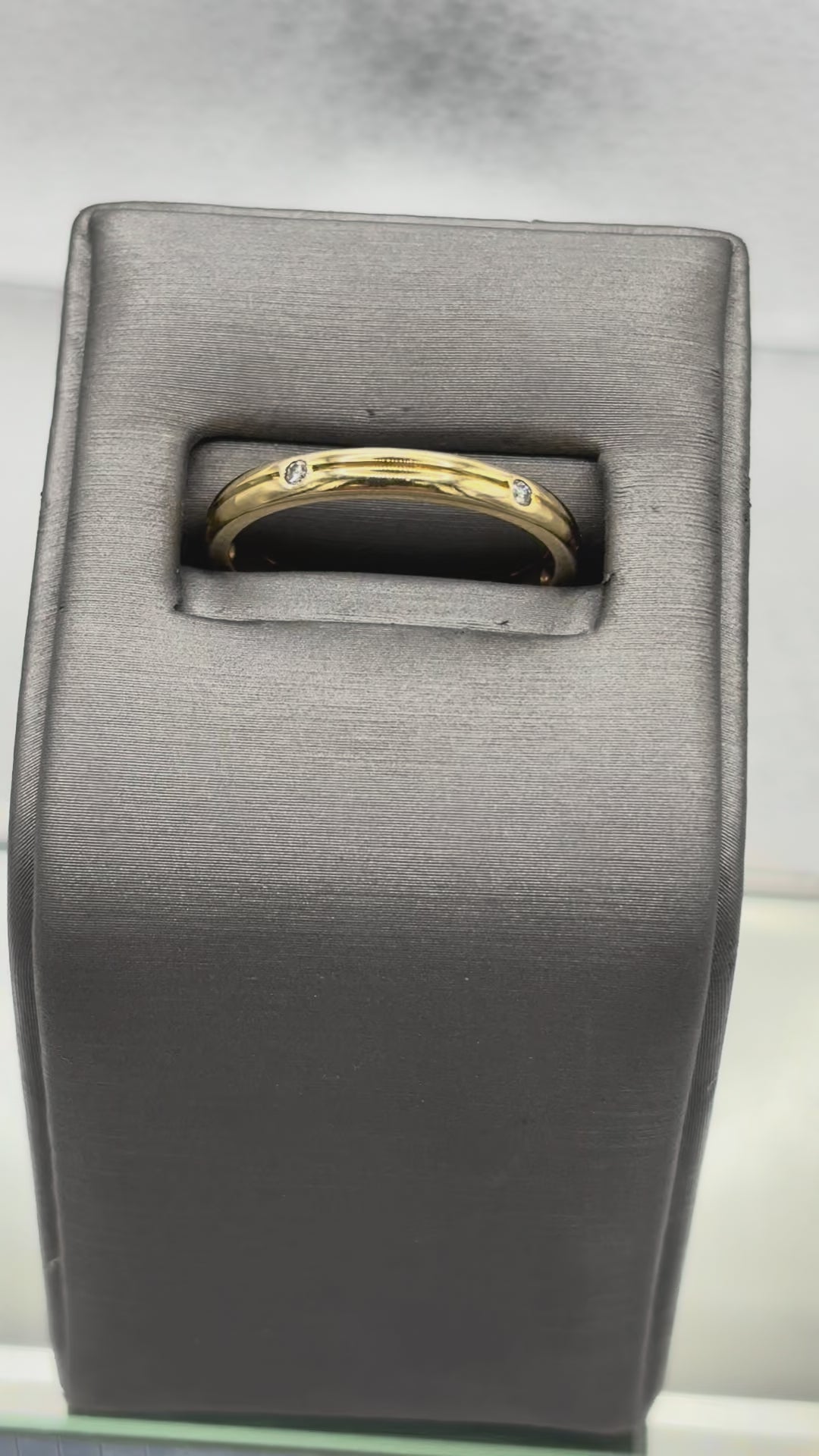 Ladies/Gents 18 Karat Yellow Gold Diamond Band