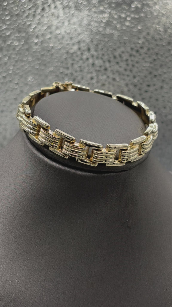 Movie of Ladies 14 Karat Yellow Gold Square Fluted Link Bracelet
