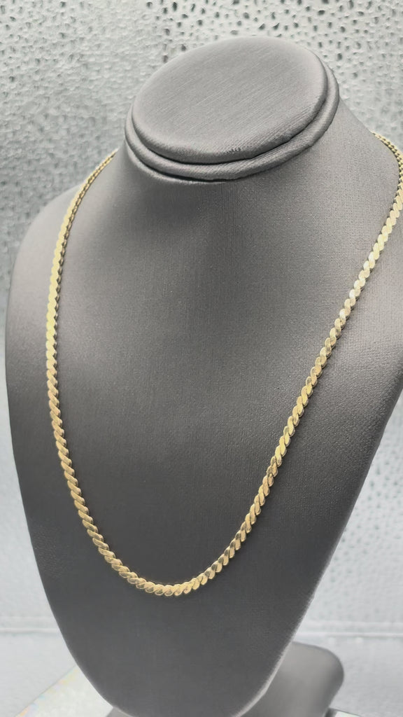 Movie of Ladies Vintage 14 Karat Yellow Gold Double S Link Chain