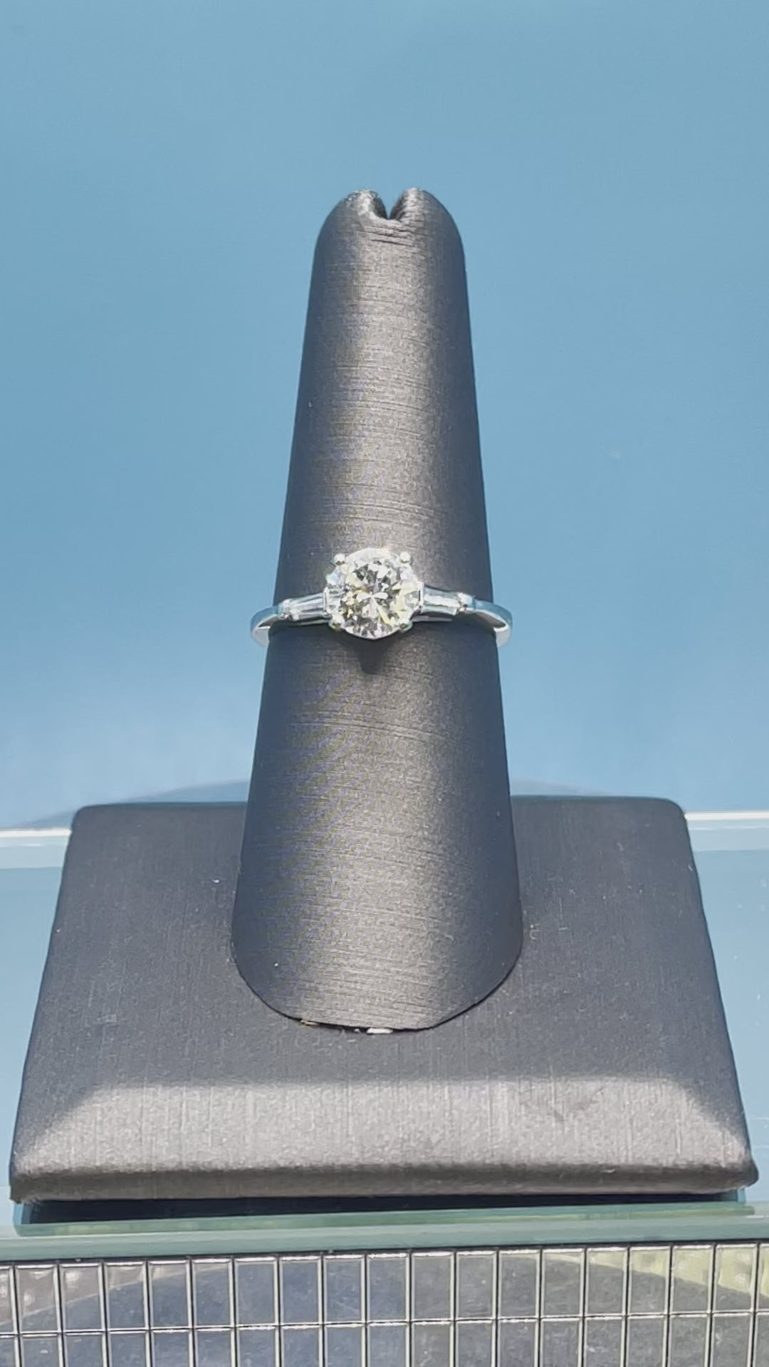 Ladies 14 Karat White Gold Round Shaped Diamond Engagement Ring