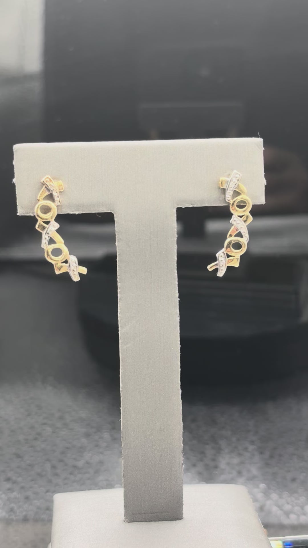 Vintage XOXO 14kt earrings