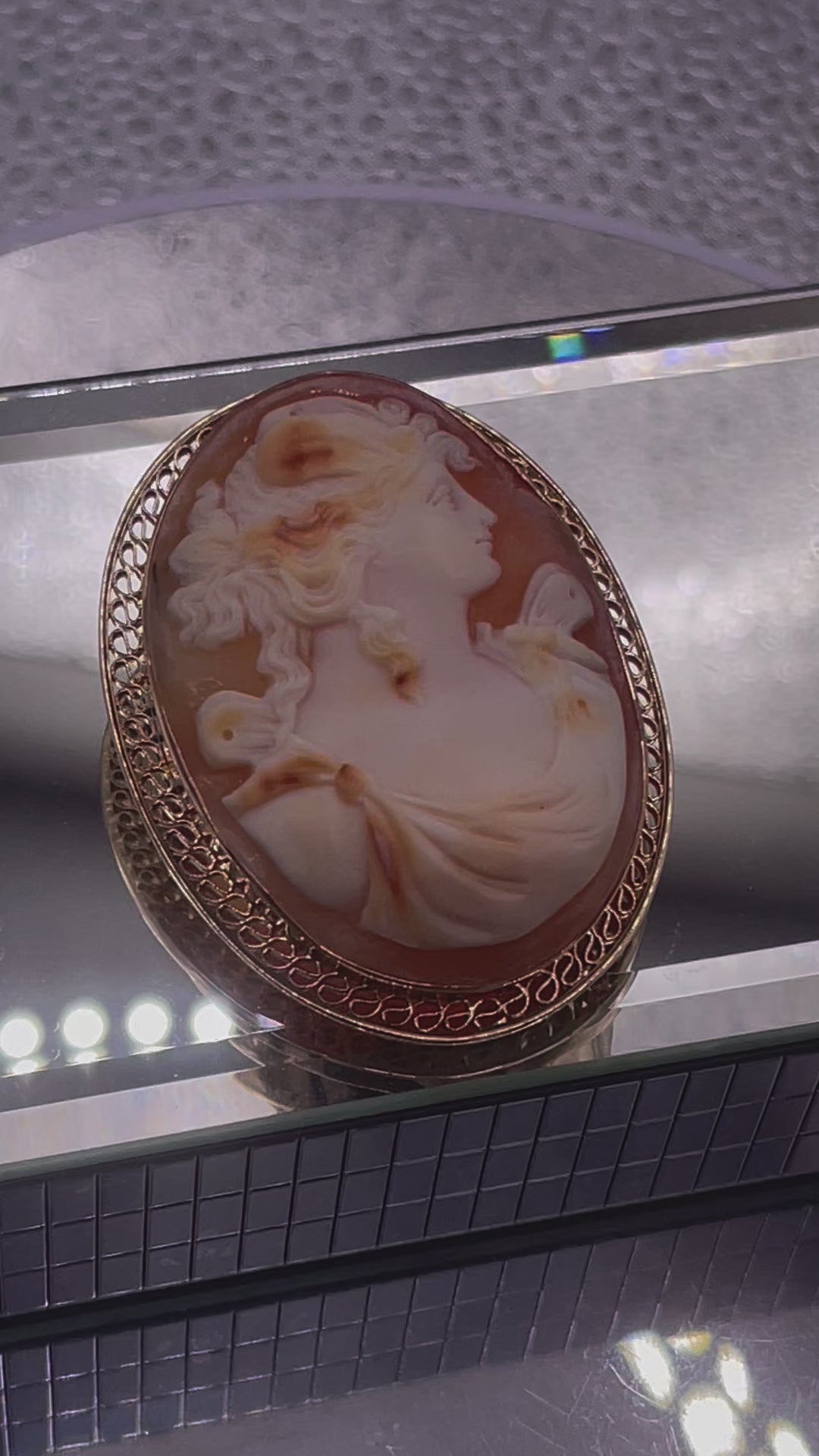 Ladies Vintage 10 Karat Solid Yellow Gold Victorian Oval Cameo Pin / Pendant