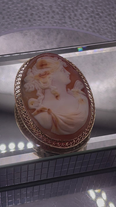 Ladies Vintage 10 Karat Solid Yellow Gold Victorian Oval Cameo Pin / Pendant