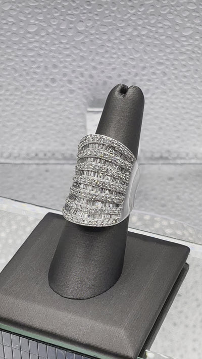Movie of Ladies 14 Karat White Gold Diamond Cocktail Ring