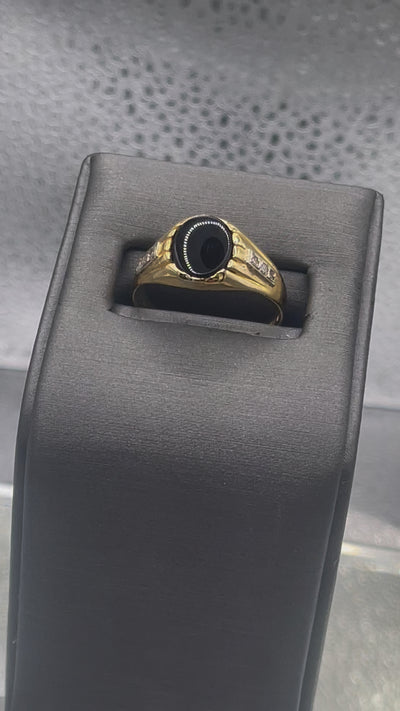 Ladies or Mens Vintage 18 Karat Solid Yellow Gold Black Onyx Ring
