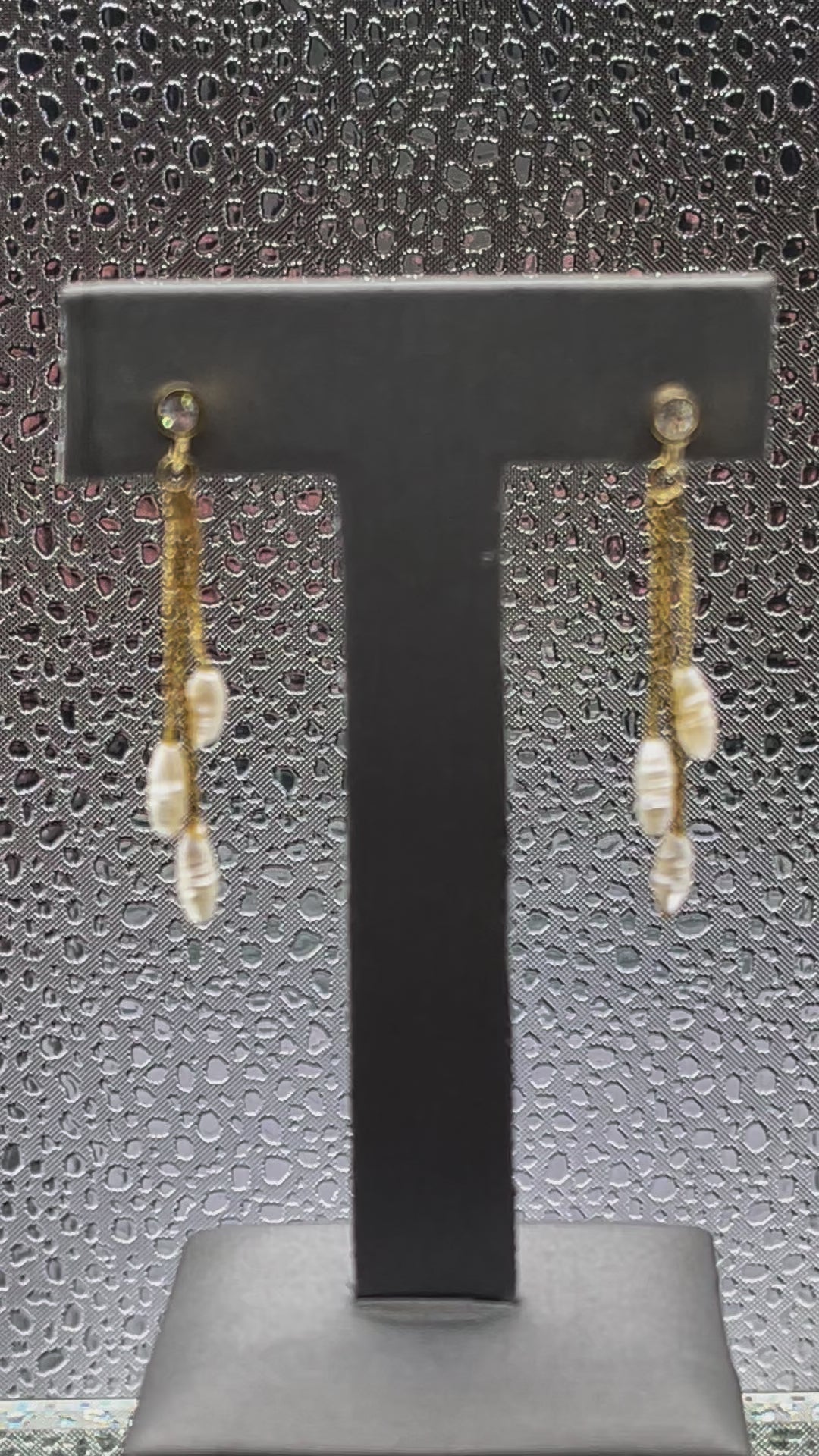 Ladies 14 Karat Solid Yellow Gold Freshwater Pearl and Earrings