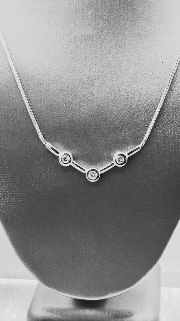 14 Karat White Gold Ladies Beautiful Diamond Necklace