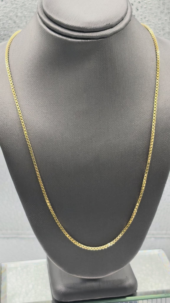 Movie of Ladies/Gents 18 Karat Yellow Gold Box Link Chain