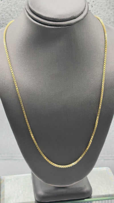 Movie of Ladies/Gents 18 Karat Yellow Gold Box Link Chain