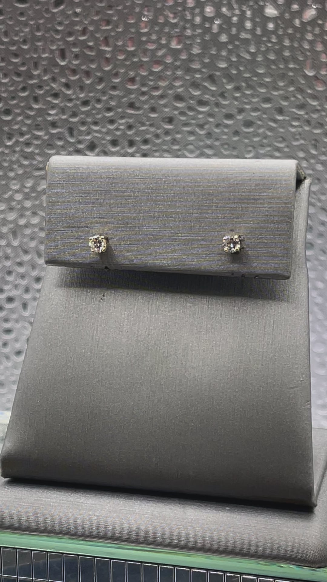 Ladies 14 Karat Solid Yellow Gold Diamond Stud Earrings
