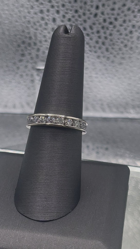 movie of Ladies of Mens 14 Karat Solid White Gold Diamond Band