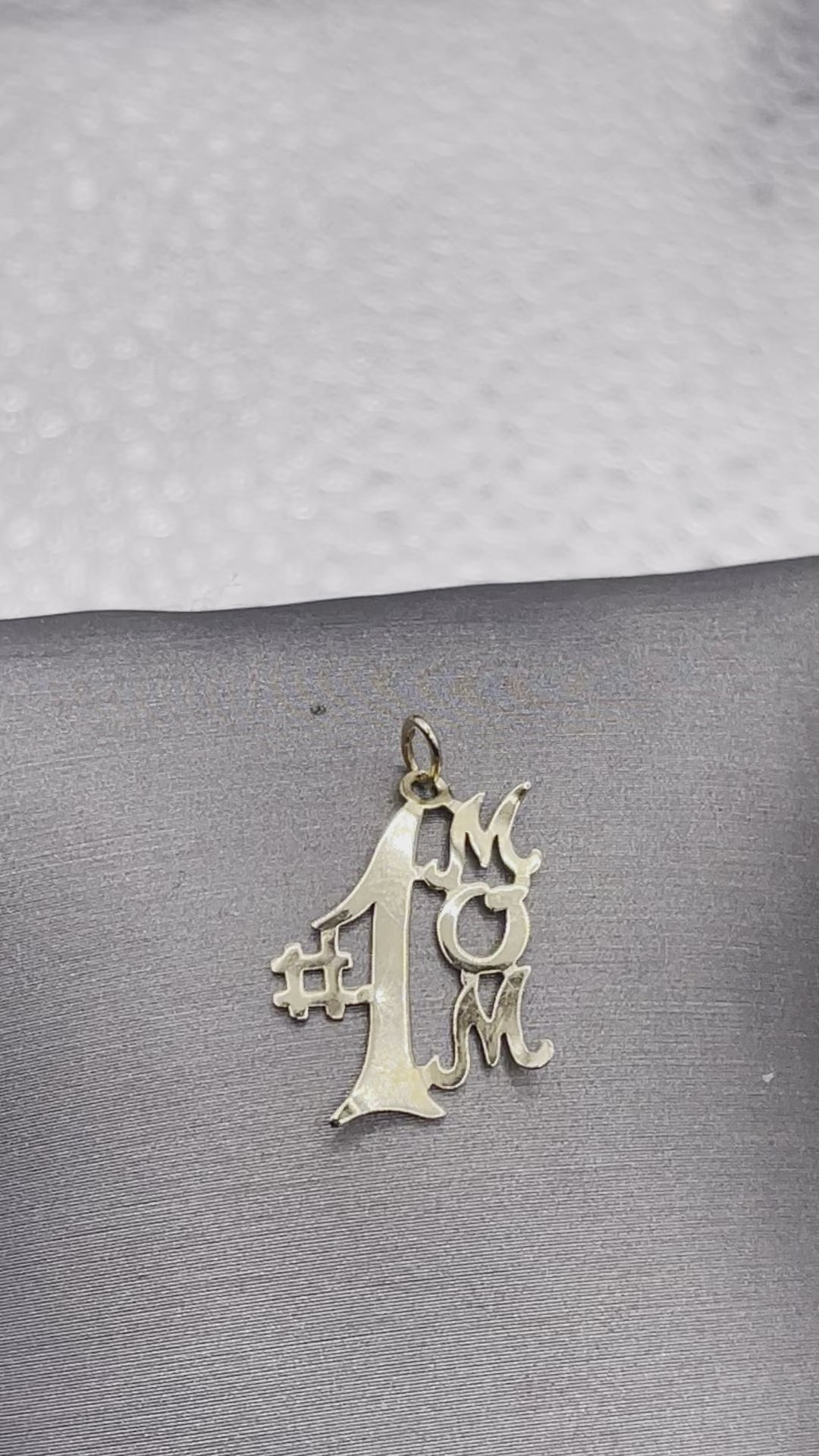 Movie of Ladies 14 Karat Original Vintage #1 Mom Pendant