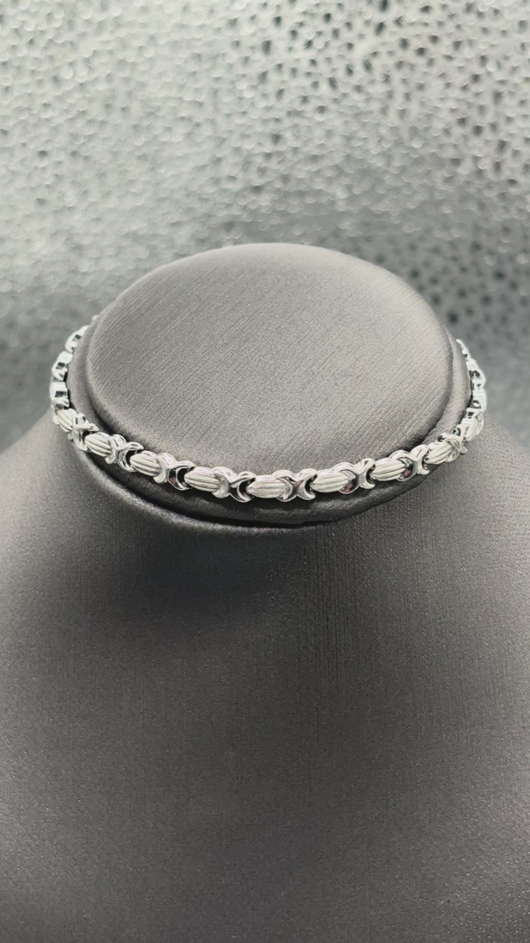 10 Karat White Gold ladies XO Love Link Bracelet