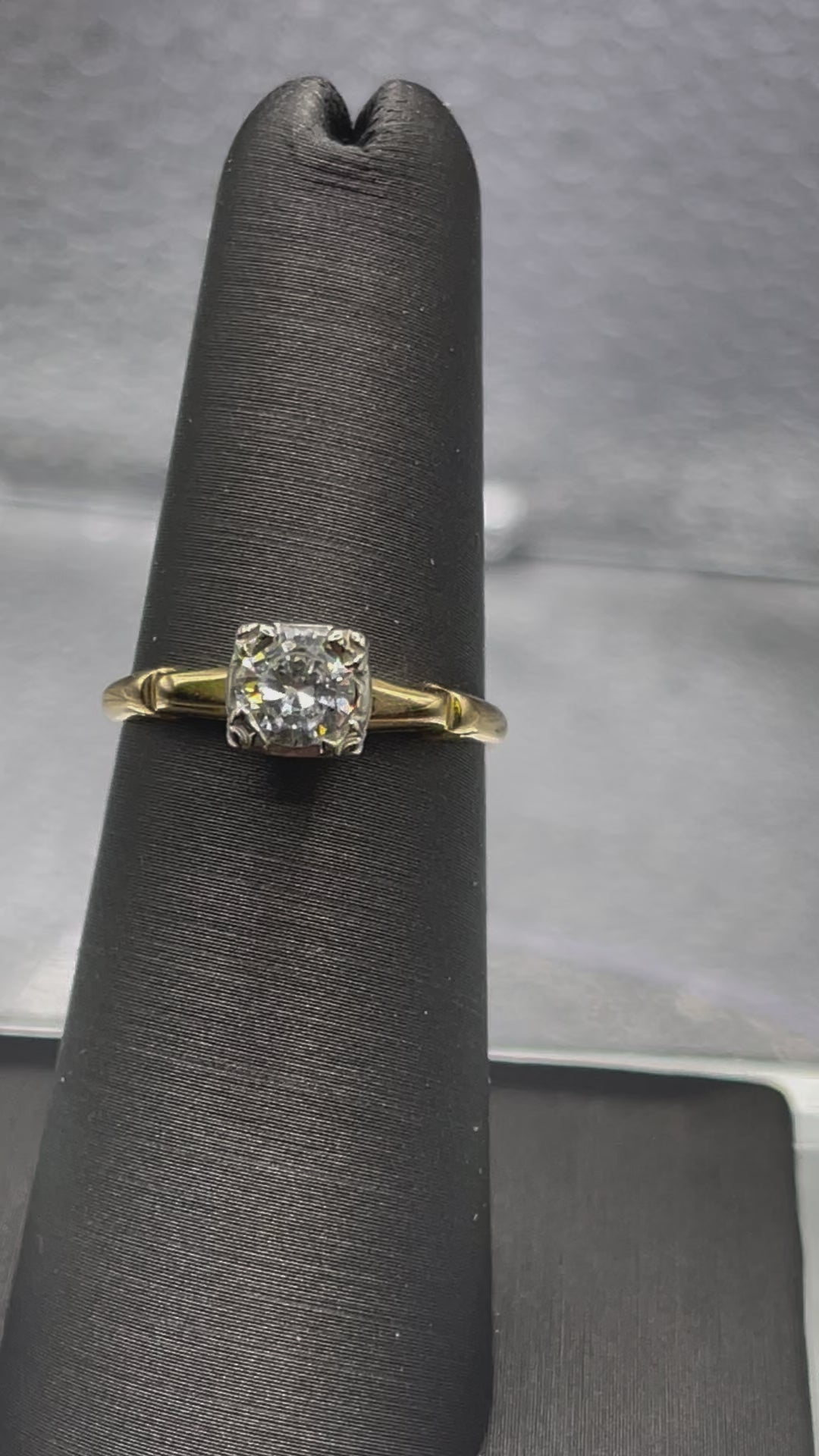 A ladies Vintage 14 Karat Yellow Gold Diamond Engagement Ring
