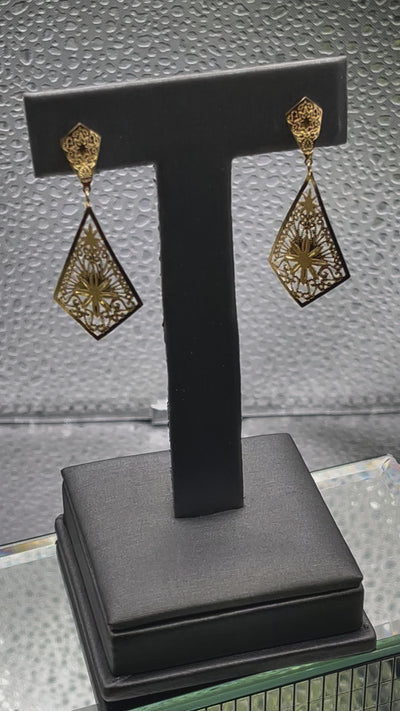 Ladies 14 Karat Yellow Gold Filigree Dangling Earrings