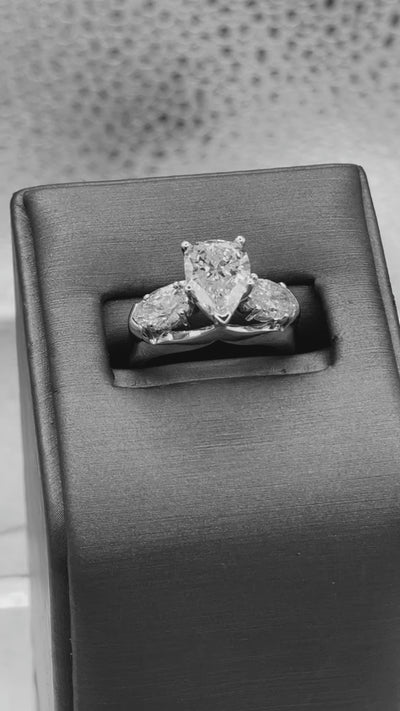 Movie of Ladies 14 Karat White Gold Pear Shape Diamond Engagement Ring