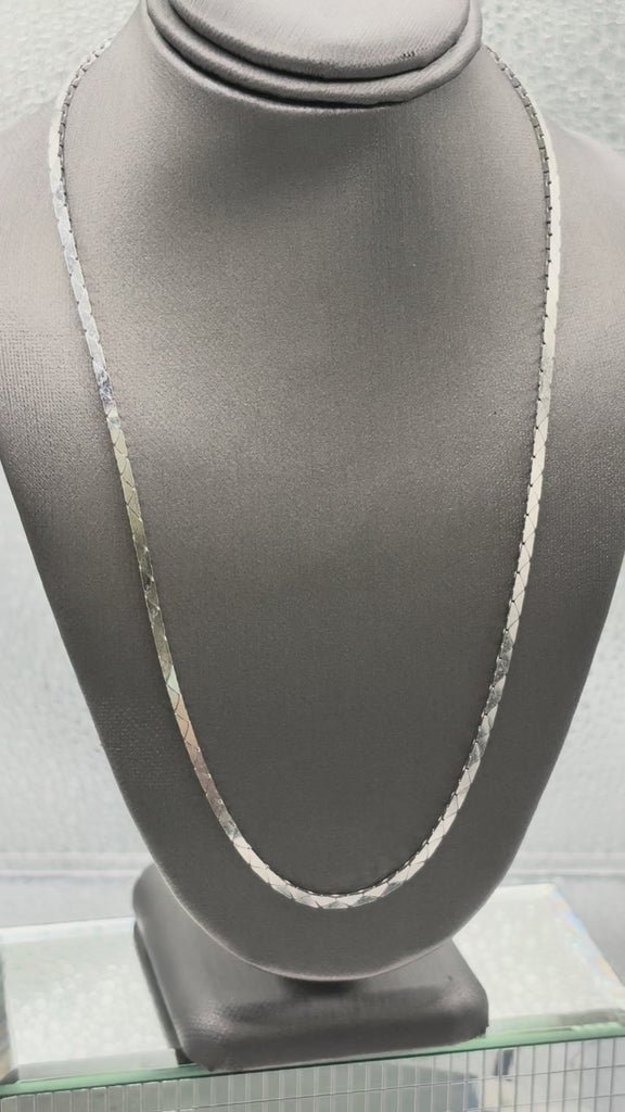 Movie of Ladies Vintage 14 Karat White Gold Cobra Link Chain