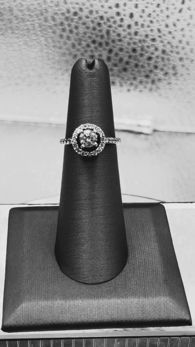 Ladies 14 Karat White Gold Round Diamond Engagement Ring