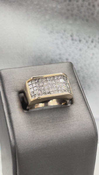 Fabulous Ladies/Gents 14 Karat Yellow Gold Diamond Cluster Ring