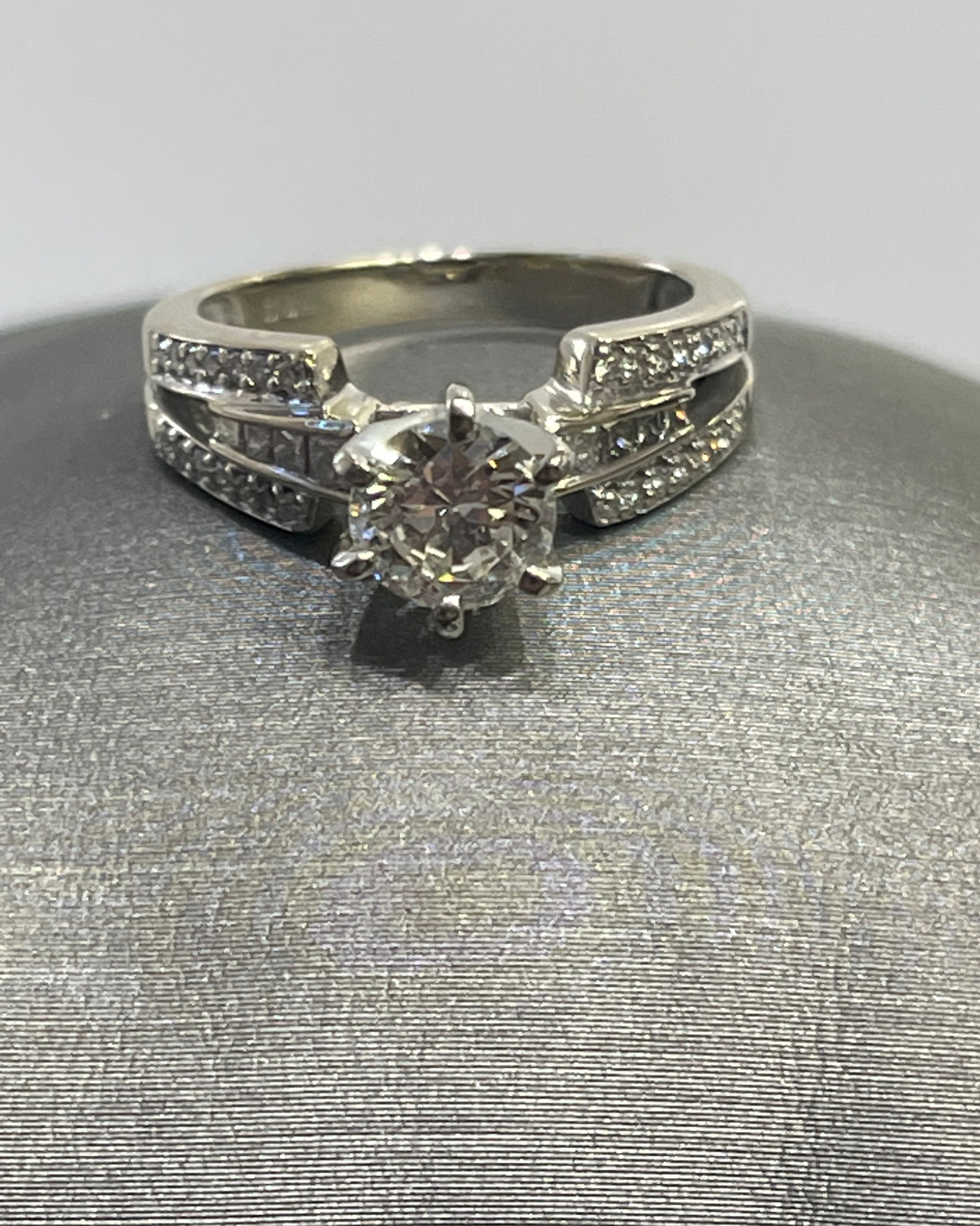 Tristar Women's 14k Gold Sparkling Diamond Beautiful Women Engagement Ring  at Rs 28000 in Jaipur