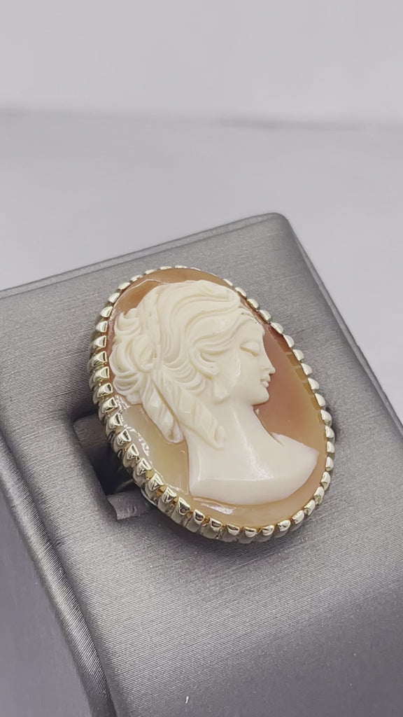 Movie of A Vintage Ladies 14 Karat Yellow Gold Large Oval Cameo Ring