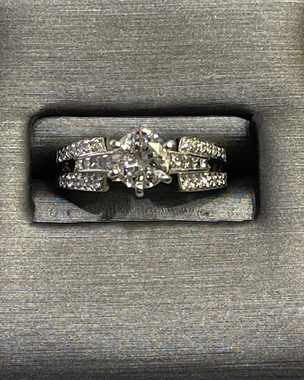 18 Karat White Gold Diamond Engagement Ring 1.25 Total Diamond Weight