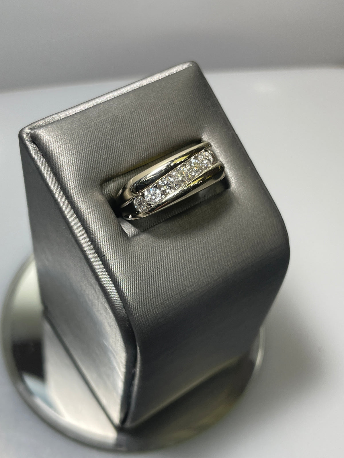 14 KARAT GOLD MEN'S DIAMOND RING