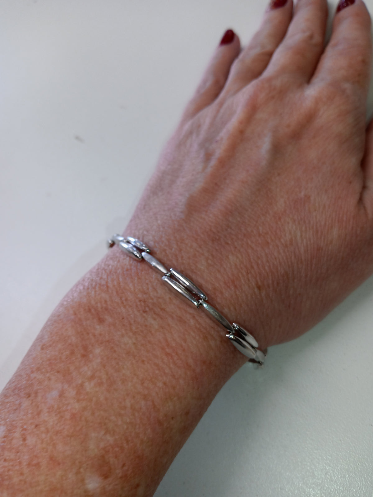 10 KARAT WHITE GOLD MULTI-LINK BRACELET