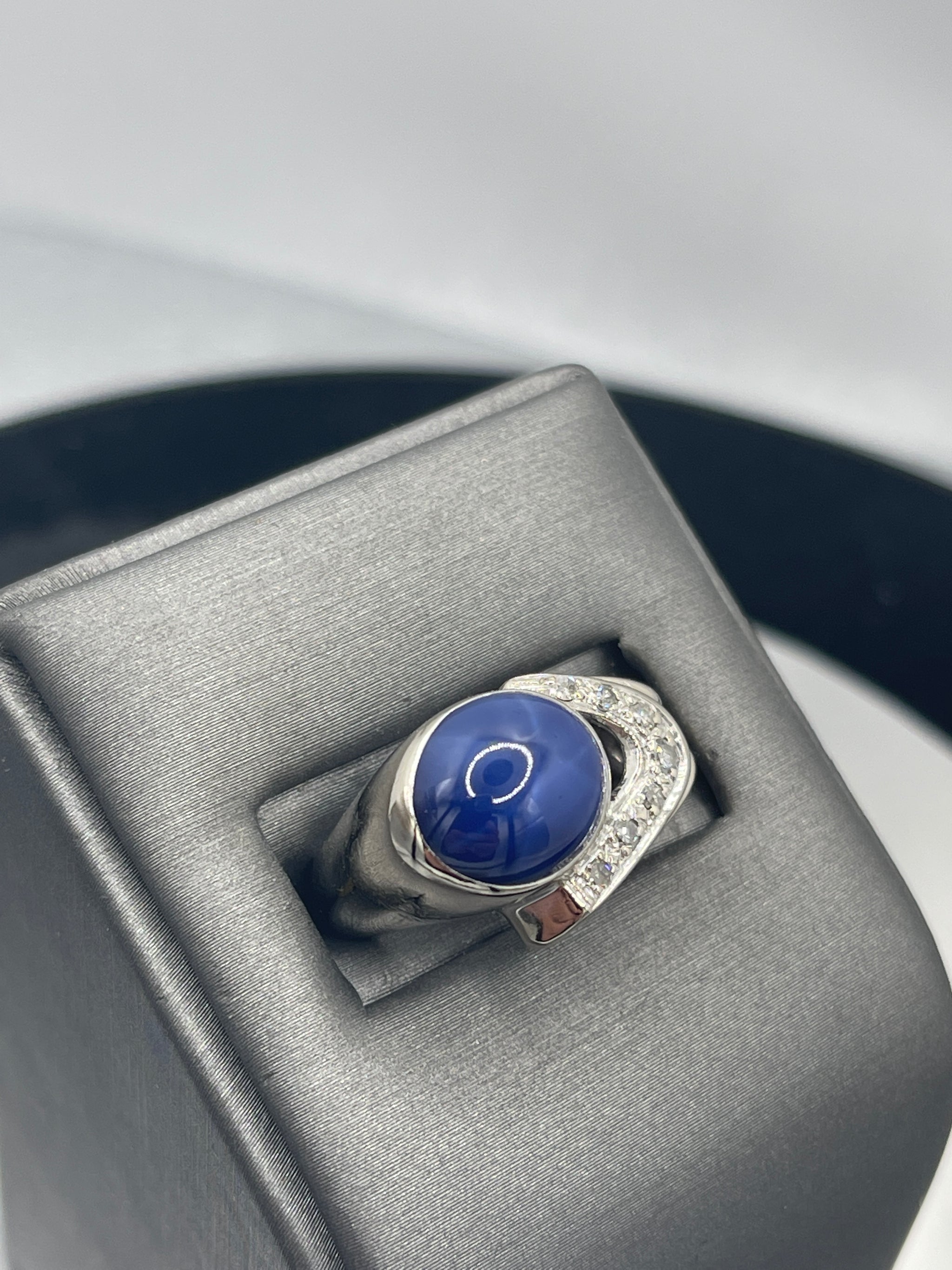 Men's Vintage 14 Karat White Gold Lindy Star Sapphire Cabochon