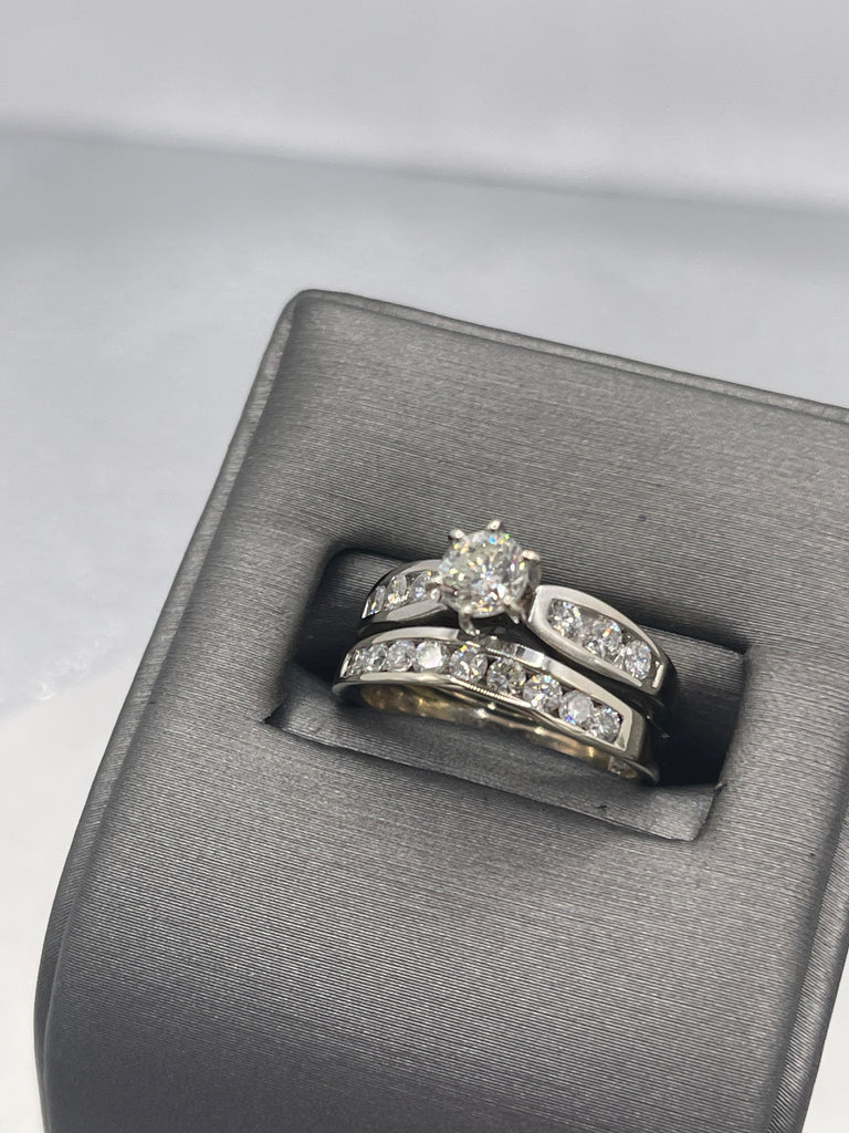 top view of 14 Karat White Gold Diamond Wedding Set Engagement Ring Matching Diamond Bands