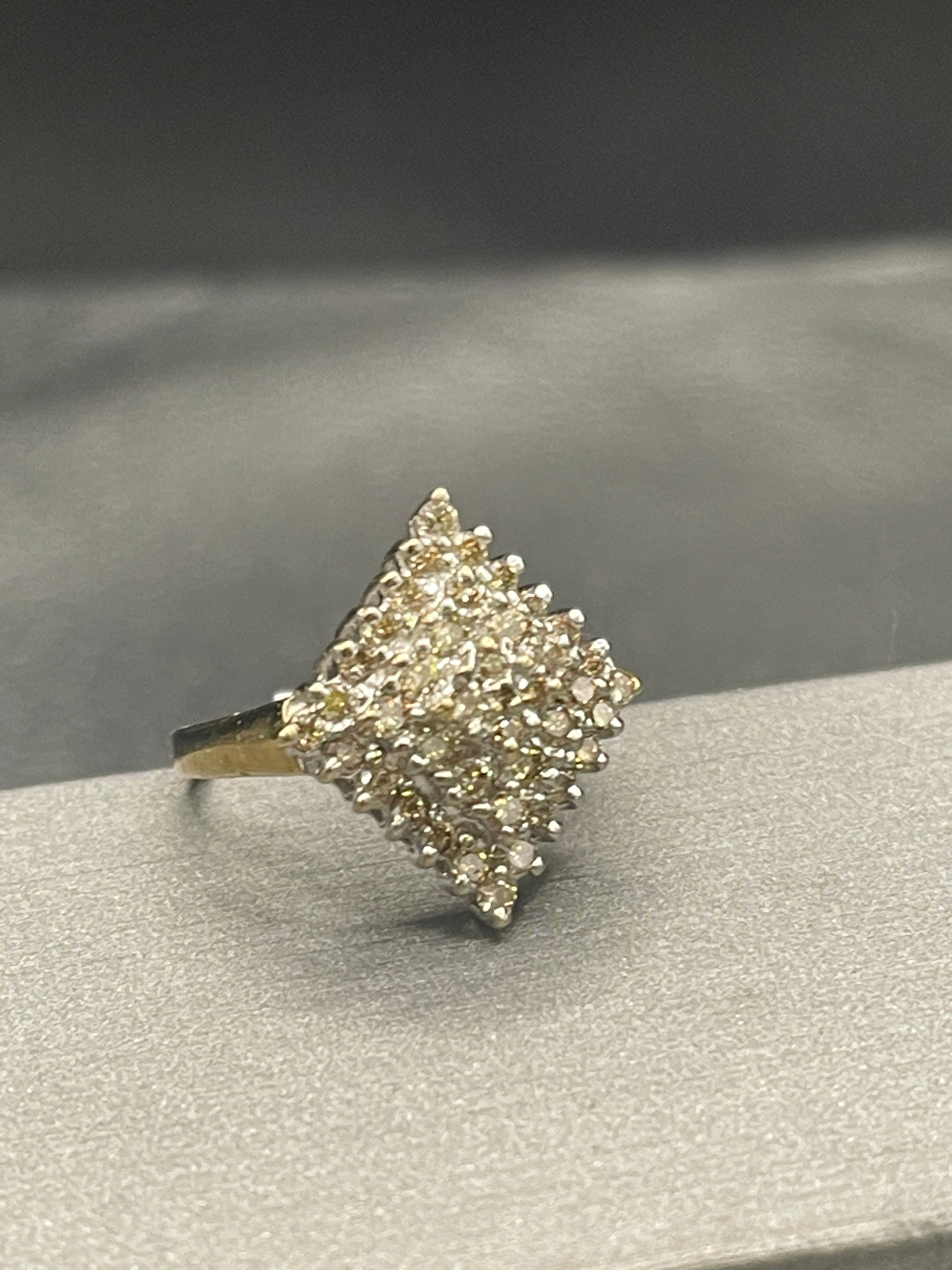 10 KARAT LADIES GOLD DIAMOND PYRAMID CLUSTER RING Philadelphia
