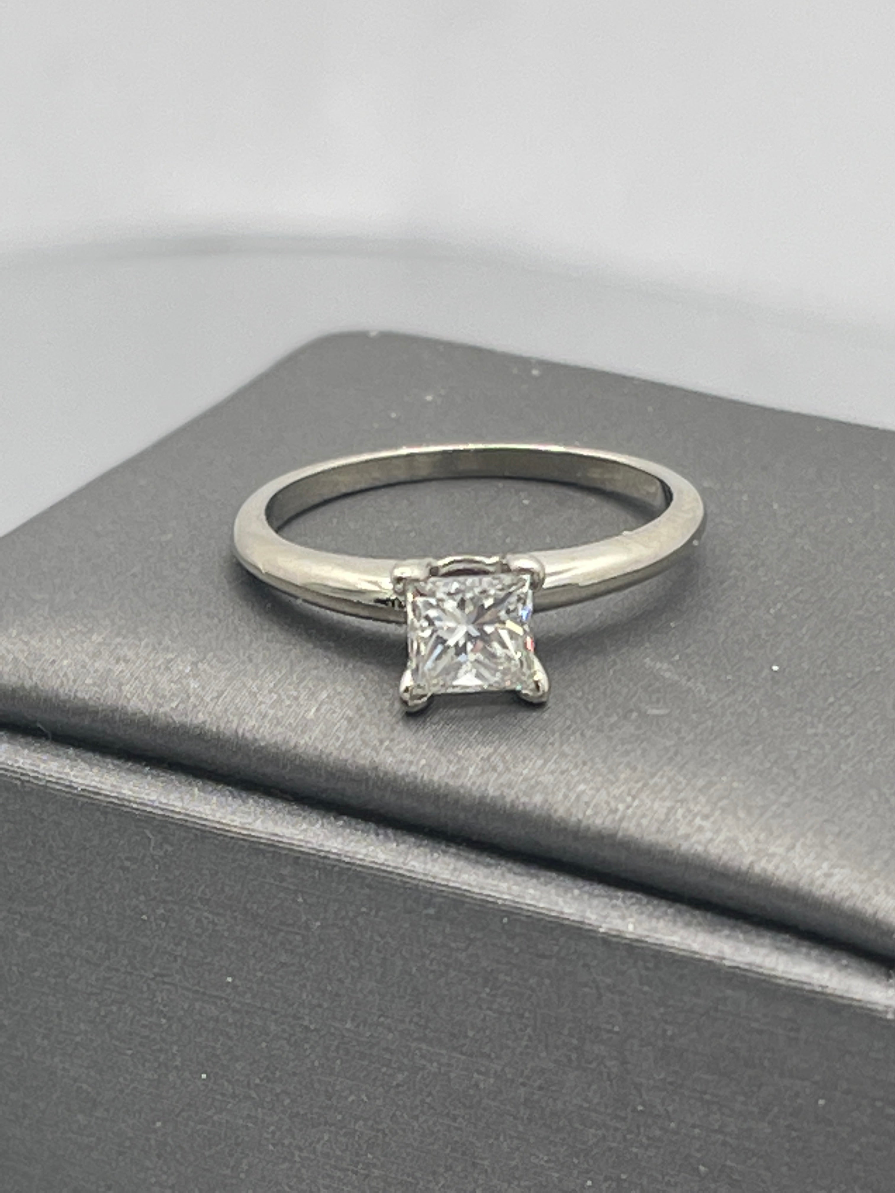 Buy Lab Grown Diamond Engagement Rings Online | Jewelbox