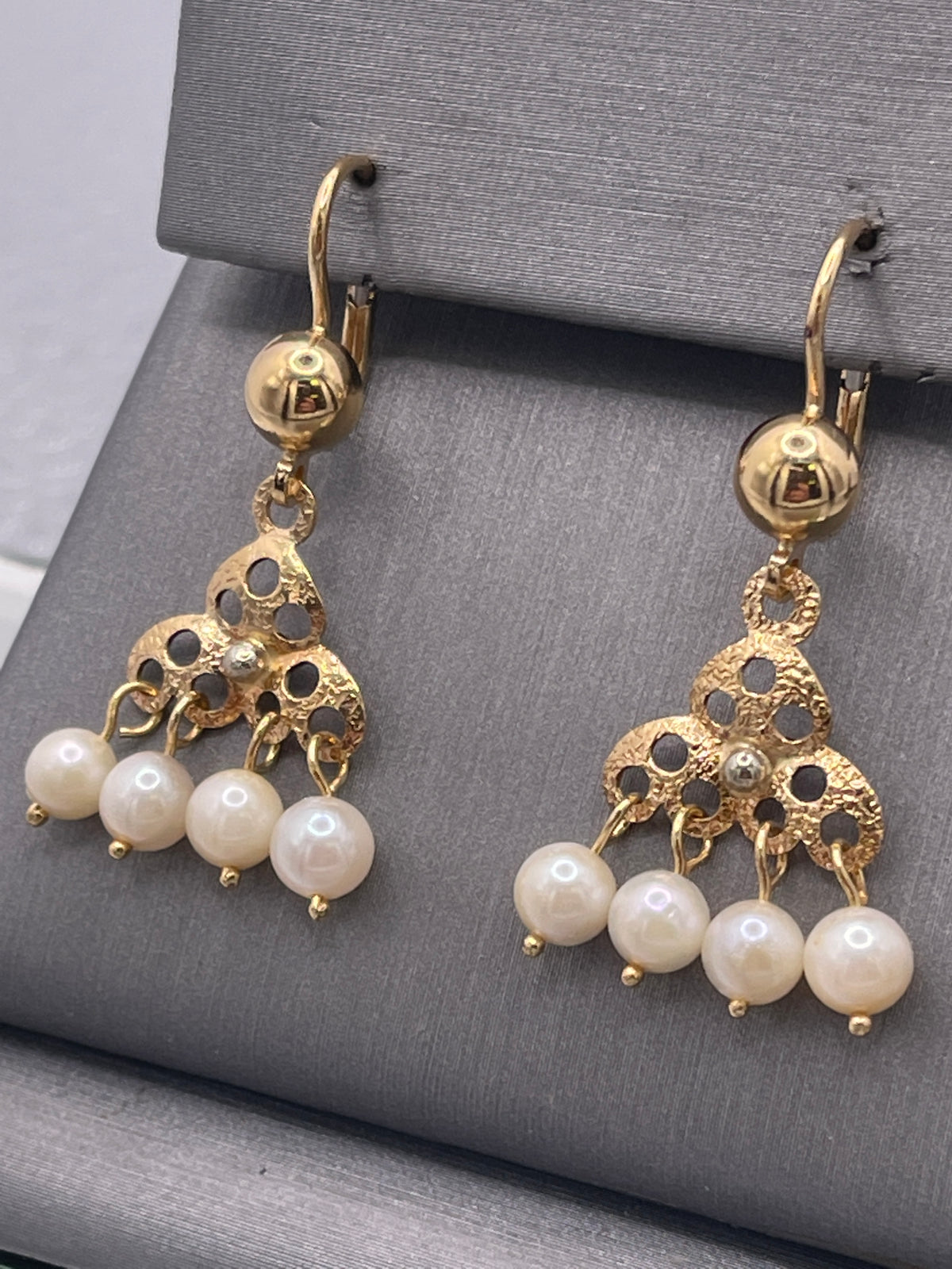 Ladies 18 Karat Yellow Gold Etruscan Chandelier Pearl Earrings