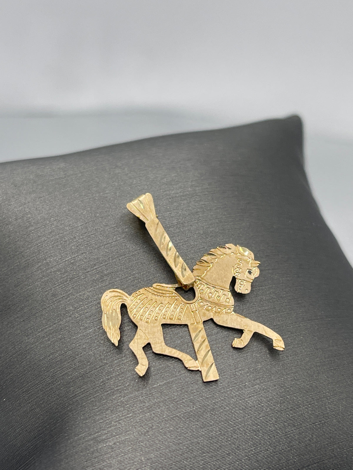 A Ladies Vintage Michael Anthony14 Karat Yellow Gold Carousel Horse Pendant