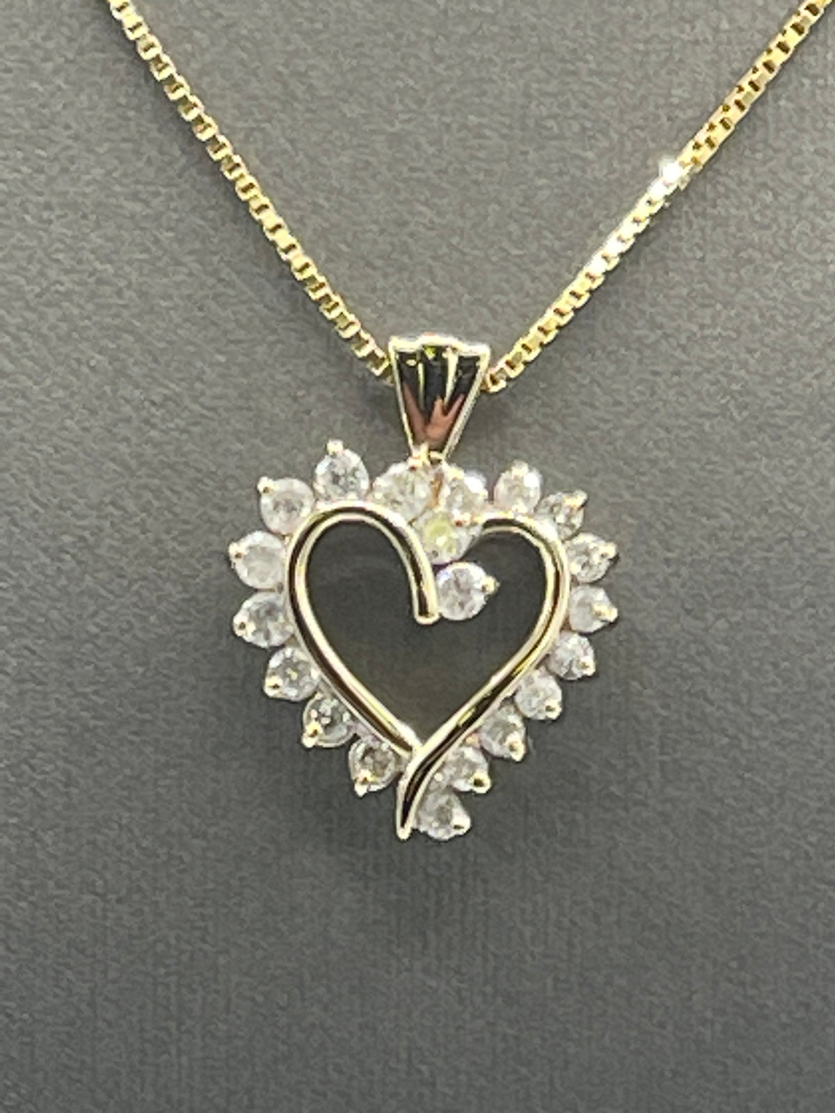 A Ladies Gorgeous 14 Karat Yellow Gold Diamond Heart pendant