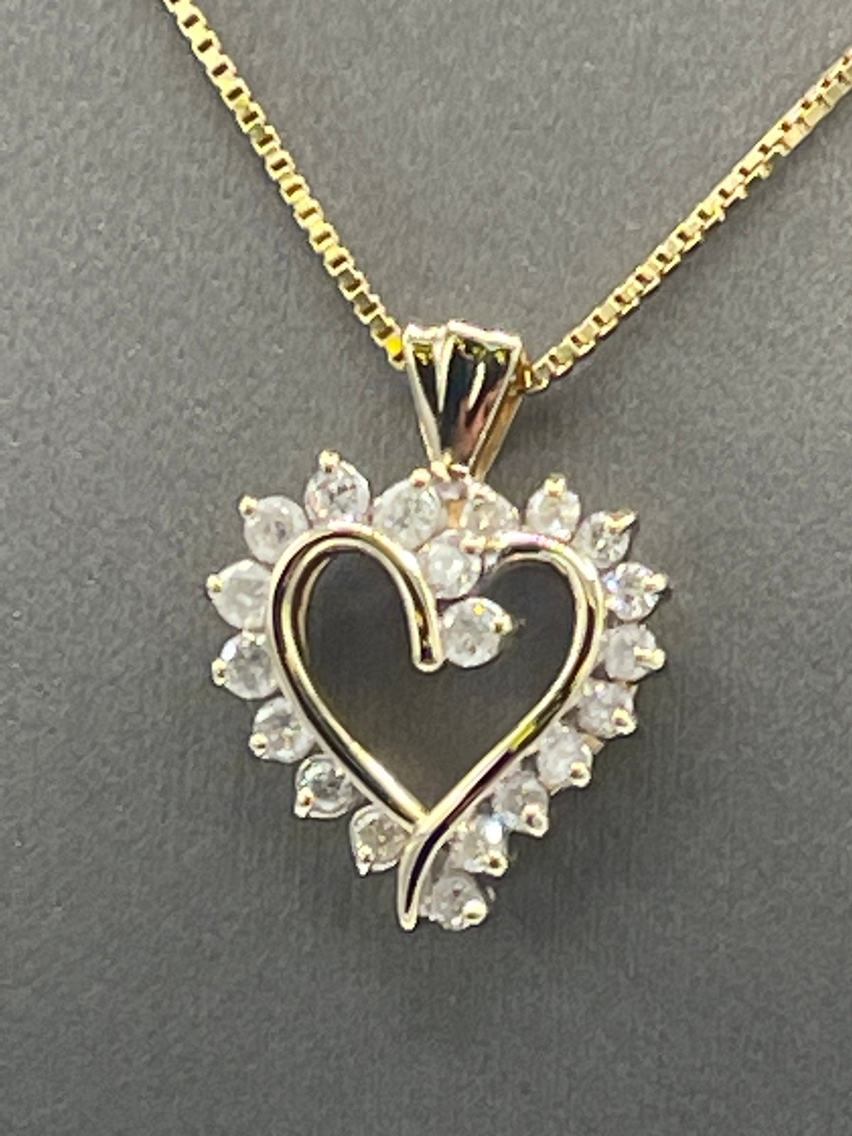 A Ladies Gorgeous 14 Karat Yellow Gold Diamond Heart pendant