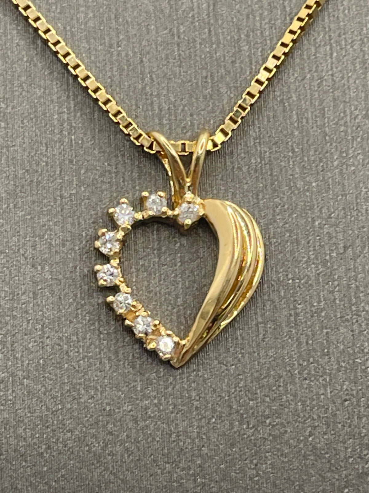 Ladies 14 Karat Yellow Gold Fluted Heart With Diamonds