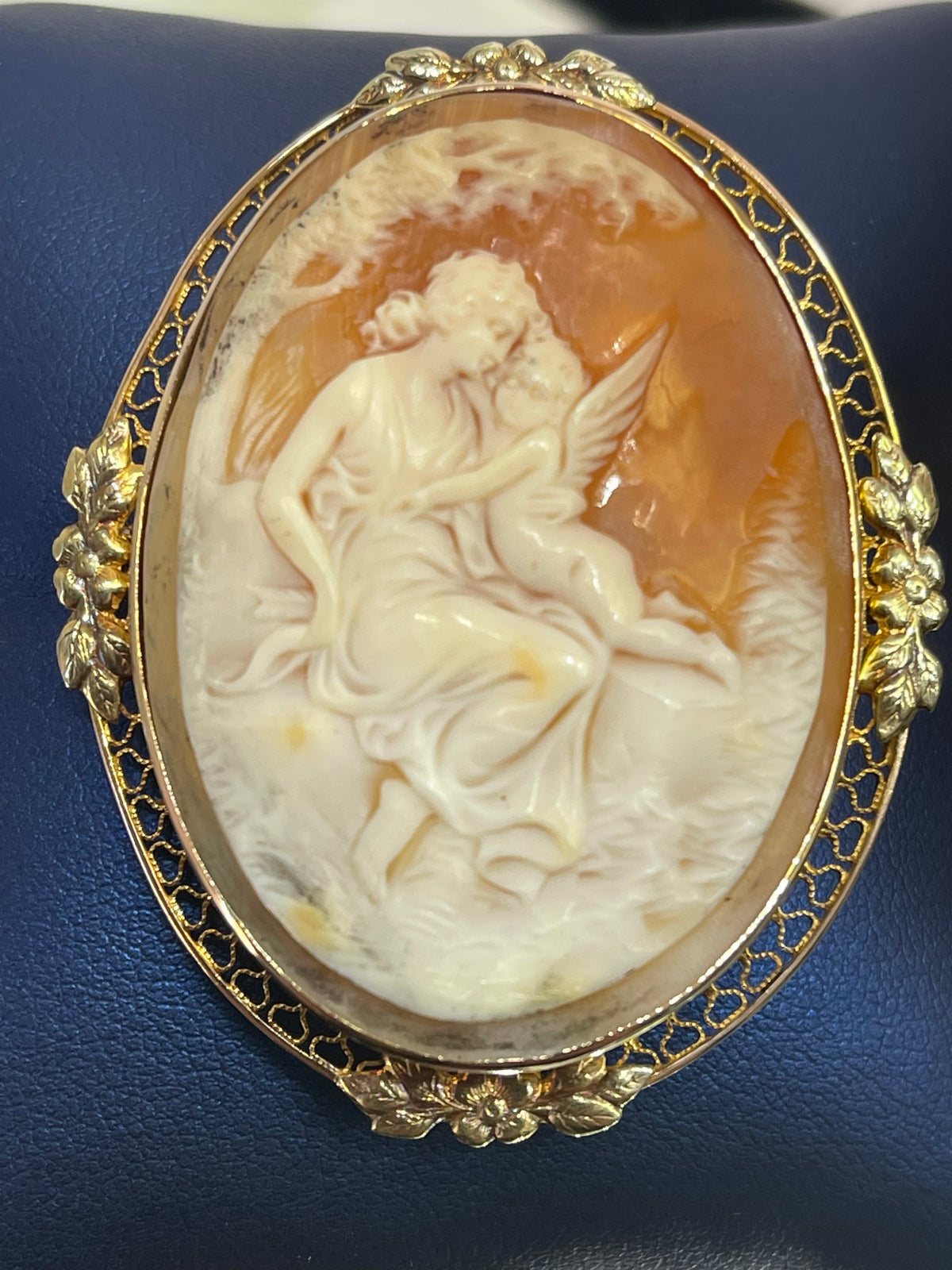Vintage 14 Karat Yellow Gold Bordered Cameo With Woman & Cherub Pendant Brooch - Philadelphia Gold & Silver Exchange