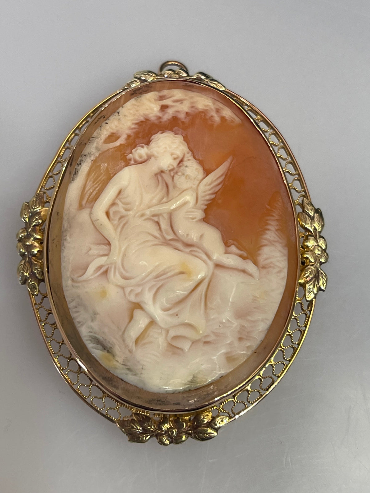 Vintage 14 Karat Yellow Gold Bordered Cameo With Woman & Cherub Pendant Brooch - Philadelphia Gold & Silver Exchange