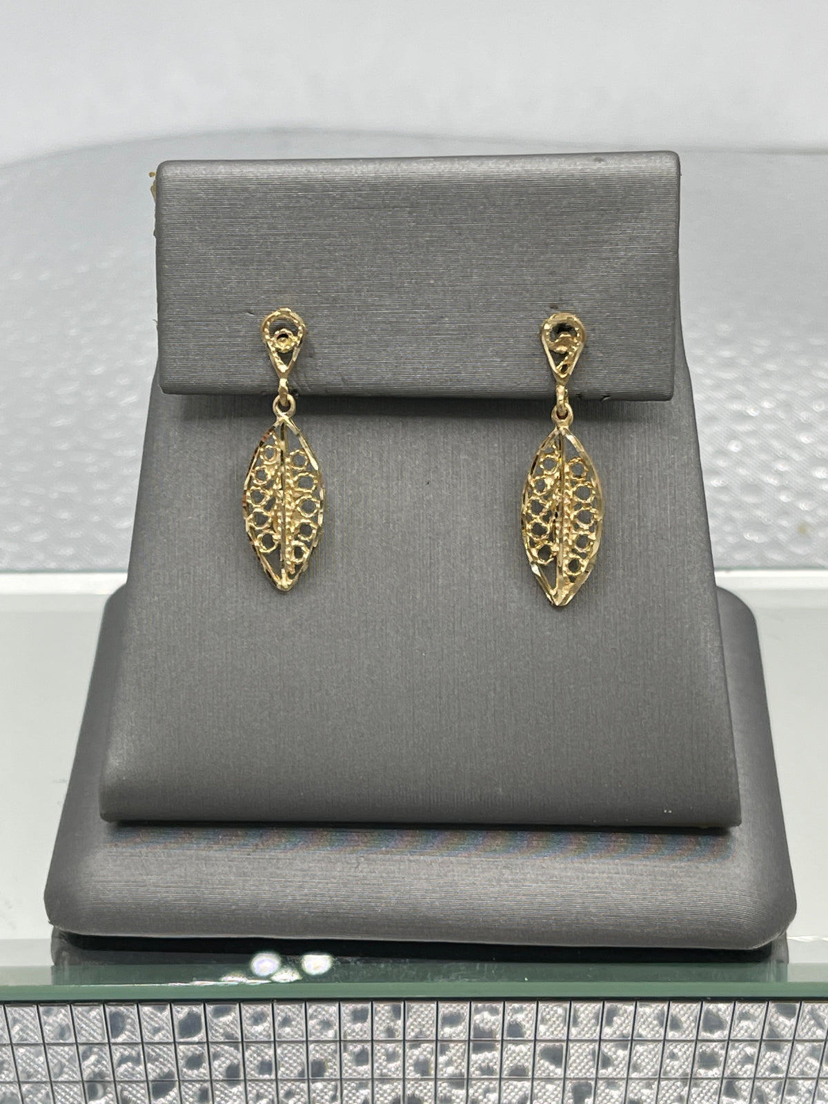 Ladies 14 Karat Yellow Gold Marquise Shaped Filagree Dangling Earrings