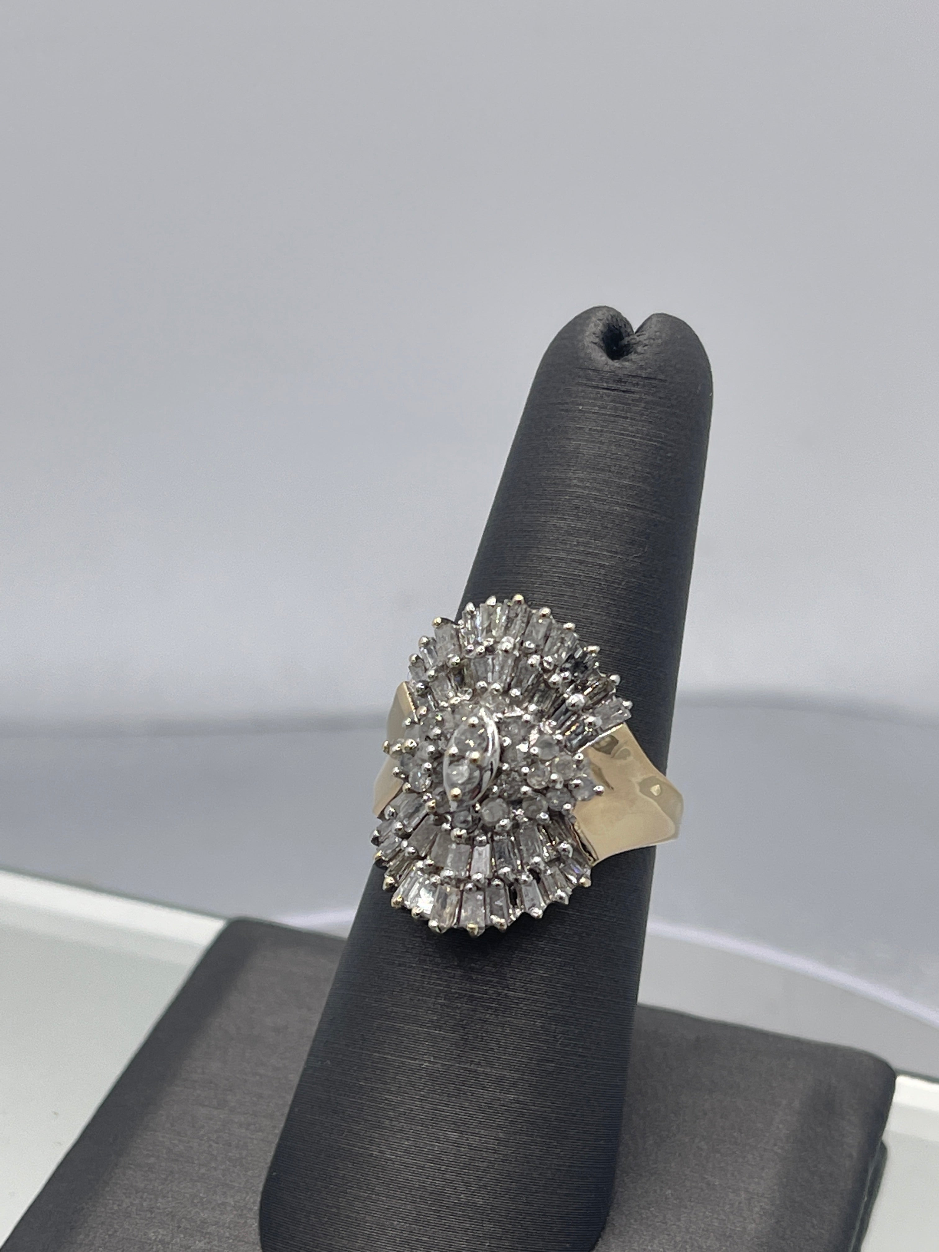 YUPHUNY 1 Carat gold Round Cubic Zirconia Silver Classic Engagement Ring  Ladies Proposal Wedding Ring (1CT Gold, 8) | Amazon.com