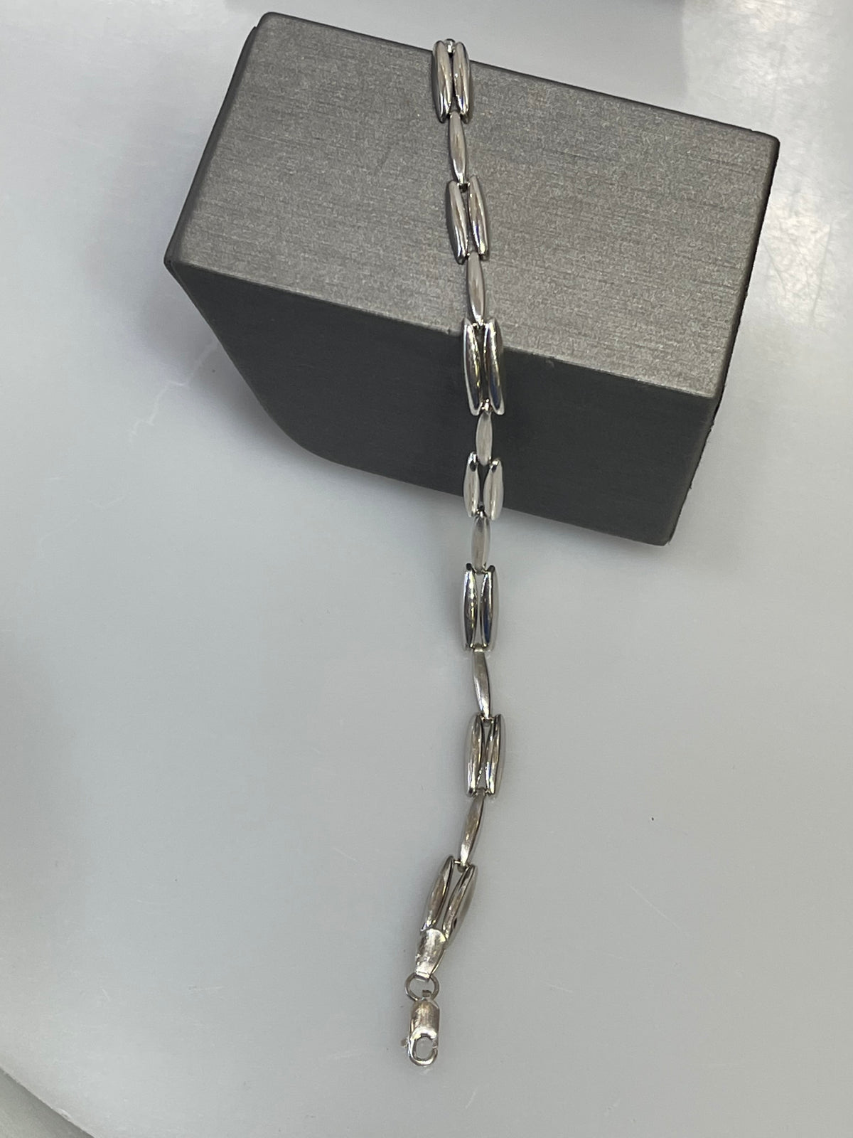 10 KARAT WHITE GOLD MULTI-LINK BRACELET