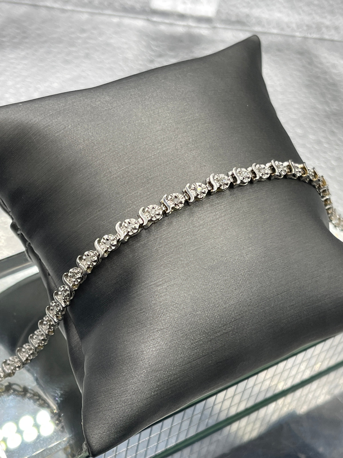 Ladies Gorgeous 14 Karat White Gold Diamond Tennis Bracelet