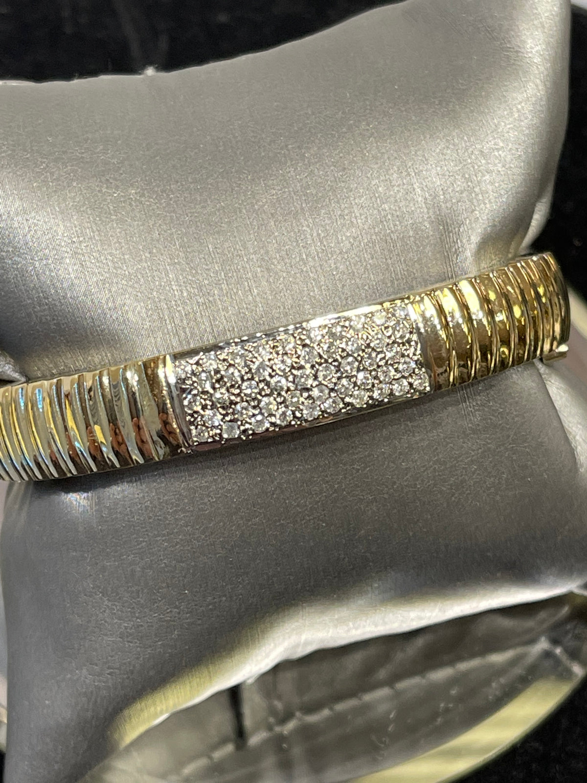 14KT Y/G Fluted Bangle With Diamond Pave Center Bracelet
