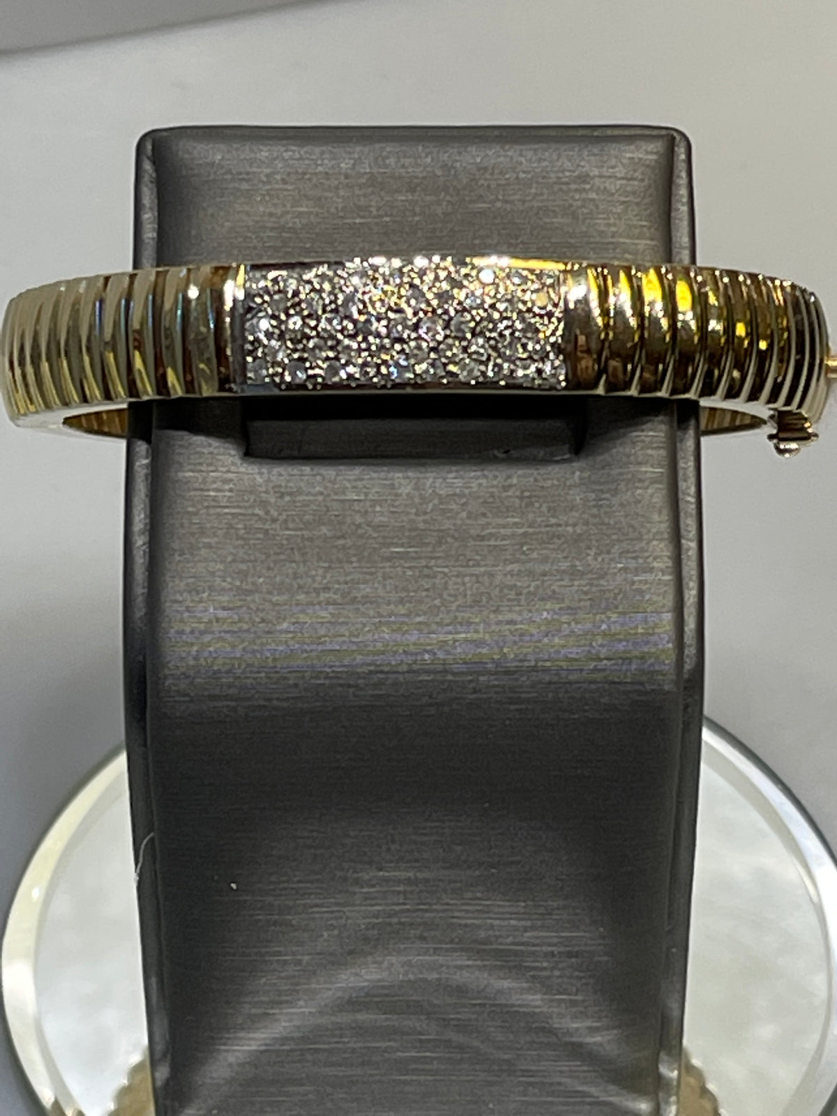 14KT Y/G Fluted Bangle With Diamond Pave Center Bracelet