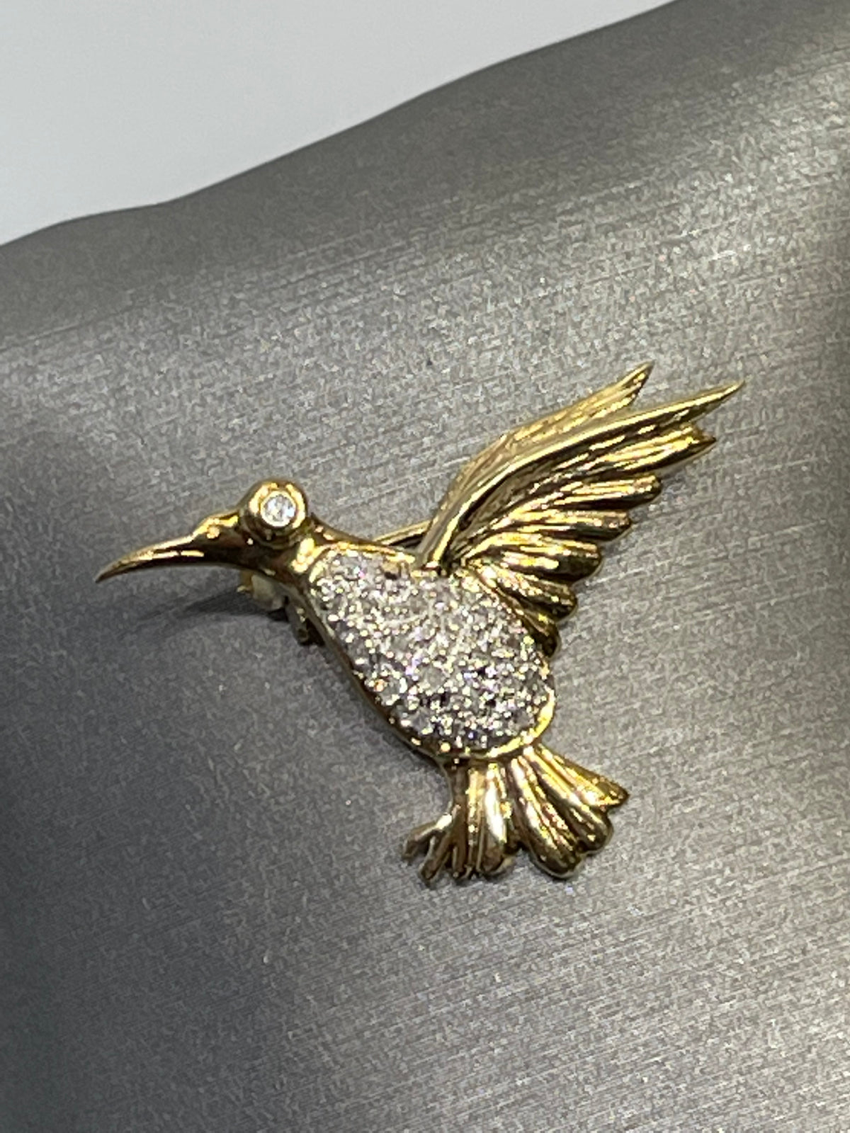 Vintage 10 Karat Yellow Gold Diamond Hummingbird Shaped Pin Pendant
