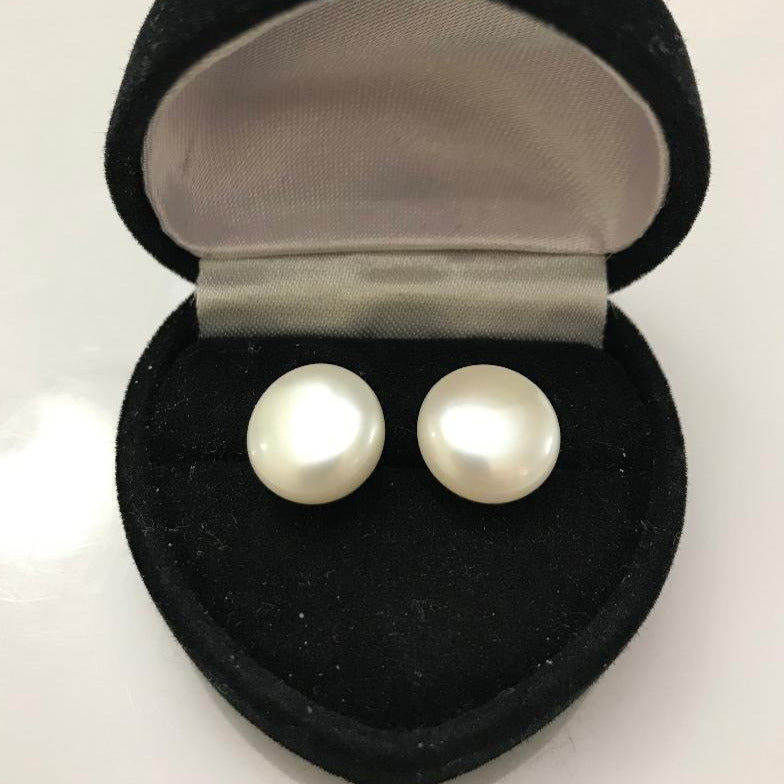 14 Karat Solid Yellow Gold Mobe Pearl Stud Earrings - Philadelphia Gold & Silver Exchange