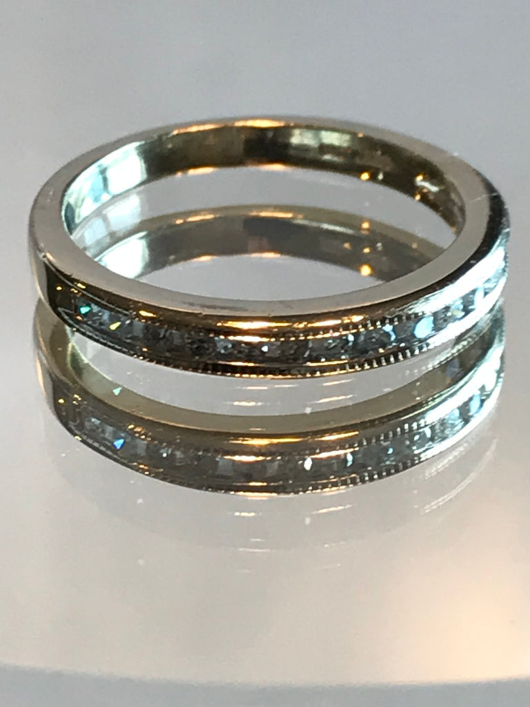 ring on a mirror 